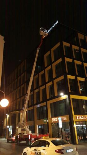 montaż reklamy wrocław podnośnik koszowy